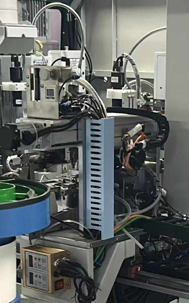 Precision multi-pin heavy-duty industrial connector featuring engineered contact interfaces, robust locking mechanisms, and high-reliability electrical connectivity.